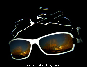 Sunglasses under water by Veronika Matějková 